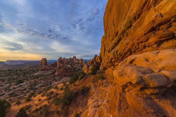 Hermoso amanecer sobre la sección de ventanas —  Fotos de Stock