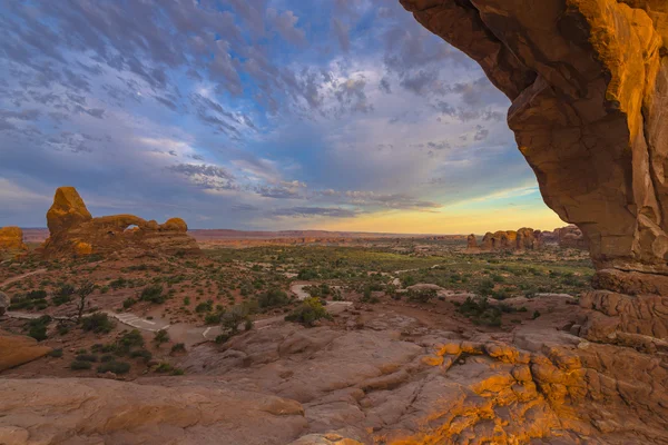 Arco da torre através da janela norte — Fotografia de Stock