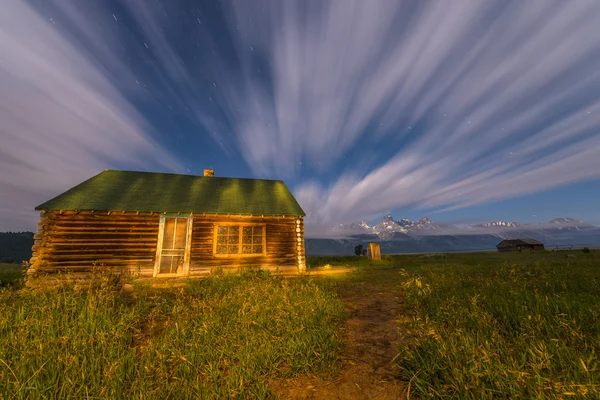 Céu noturno dramático em Mórmon Row com vista para Grand Teton — Fotografia de Stock