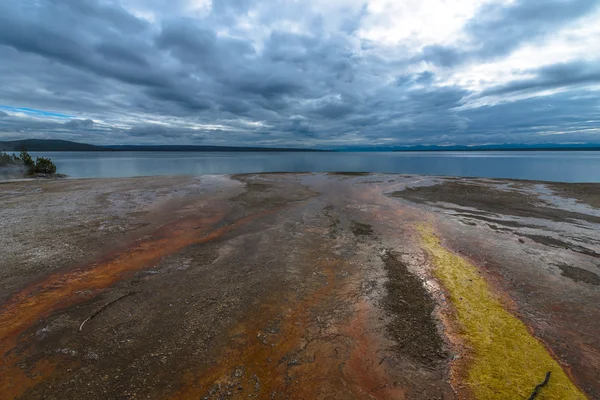 Δύση αντίχειρα geyser λεκάνη yellowstone — Φωτογραφία Αρχείου