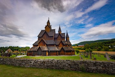 Heddal Kilisesi Norveç 'in 13. yüzyılda inşa ettiği en büyük kilise.