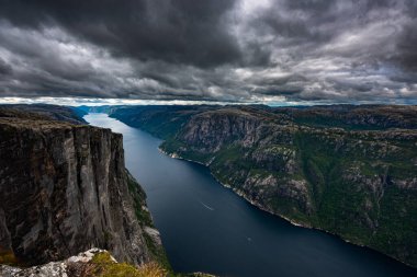 Kjeragbolten yakınlarındaki Eagle Head bakış açısı 