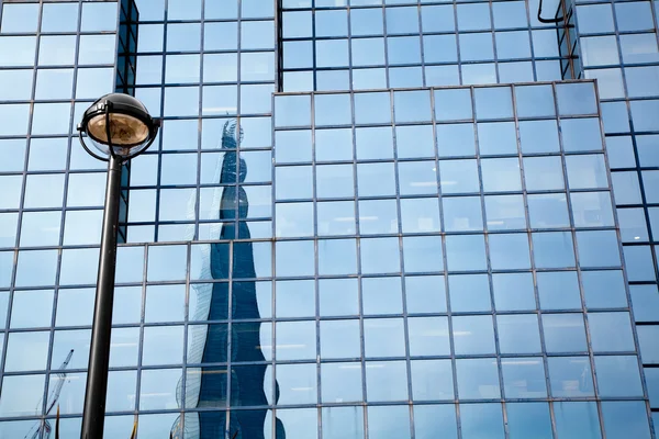 Reflejo del edificio Shard Londres — Foto de Stock