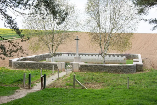 Järnvägen hollow kyrkogården Frankrike — Stockfoto