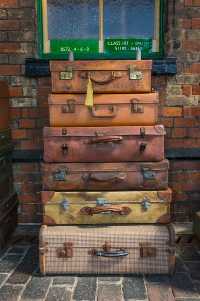 eski stil bavul yükleme için hazır