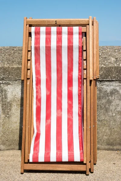 Red and white striped deckchairs — Stock Photo, Image