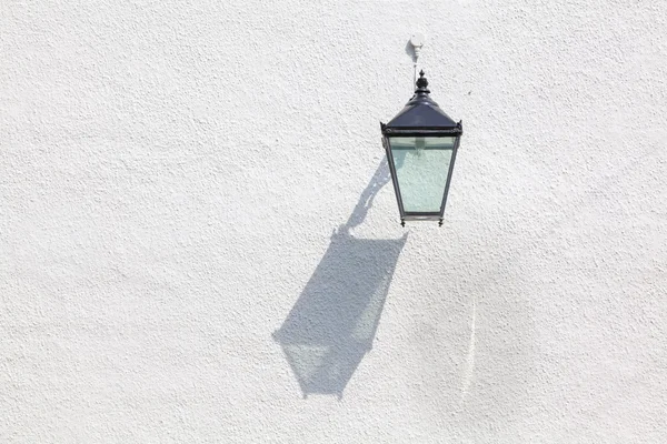 Lampe extérieure décorative avec ombre moulée intéressante — Photo