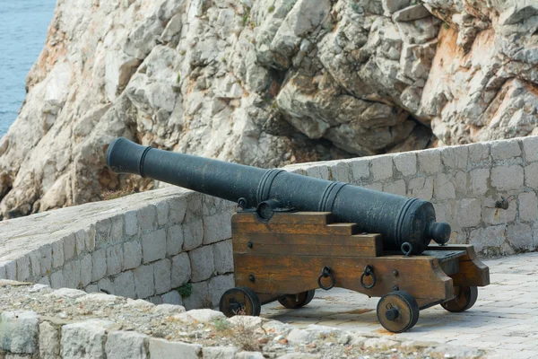 Dubnovnik cannon on town wall — Stock Photo, Image