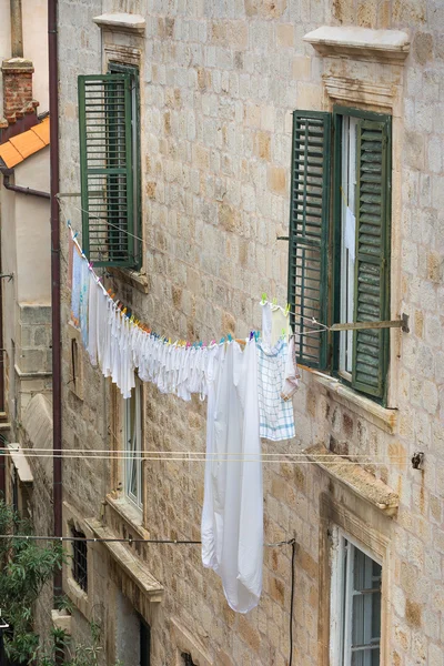 Washing-line outside a house in Dubrovnik — Stock Photo, Image