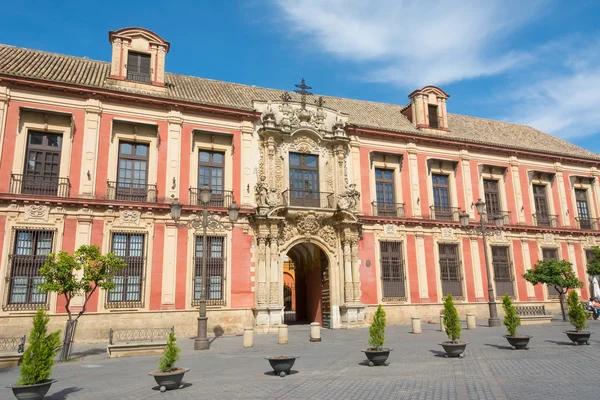 Palác arcibiskupů v seville ve Španělsku — Stock fotografie