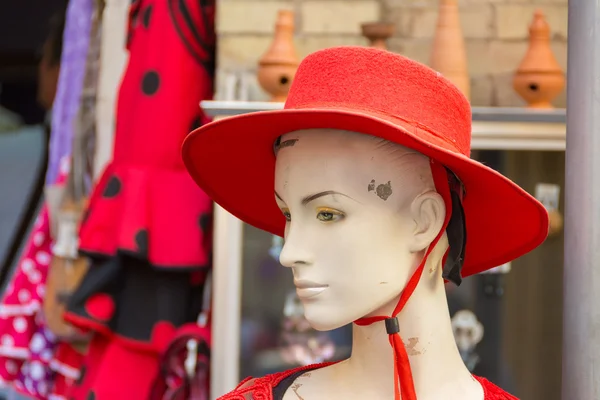 Female manequin head with red hat — Stock Photo, Image