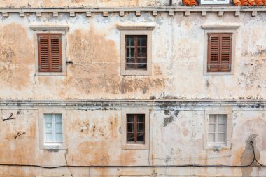 dubrovnik ayrışma işaretleri ile bina