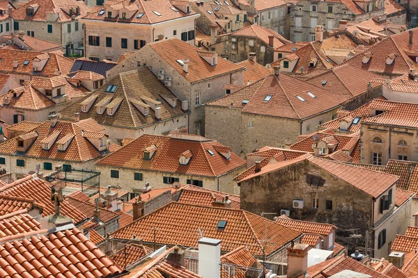 Telhados Dubrovnik com telhas laranja — Fotografia de Stock