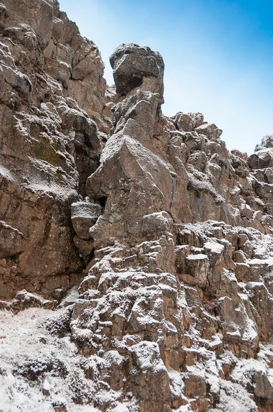 Thingvellir národního parku Island zasněžené skalní terén — Stock fotografie