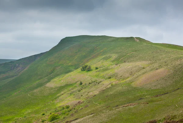 Blick entlang des Mam tor derbyshire england mit stürmischem Himmel — Stockfoto