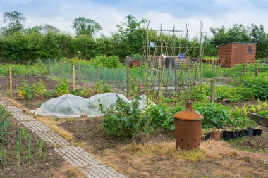 Bir servis birimi üzerinde paslı yakma