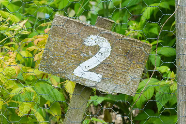 Ahşap işareti Bahçe arsa numarası vererek — Stok fotoğraf
