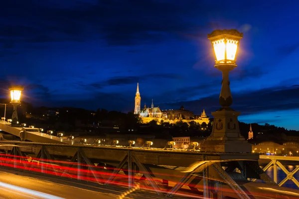 Widok baszty od Mostu Łańcuchowego w Budapeszcie — Zdjęcie stockowe