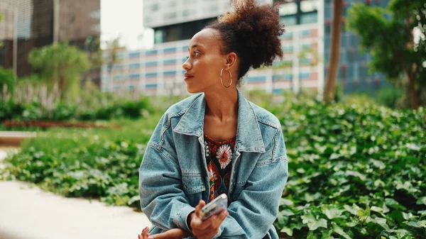 African Girl Ponytail Wearing Denim Jacket Leaving Voice Message Mobile — Stock Photo, Image