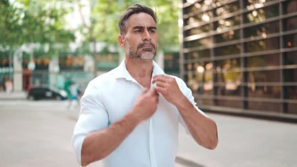 Clouse Mature Businessman Neat Beard Straightens His White Shirt Walks — Stockvideo