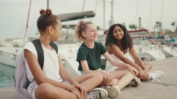 Three Girls Friends Pre Teenage Sitting Waterfront Ships Yachts Background — Stockvideo