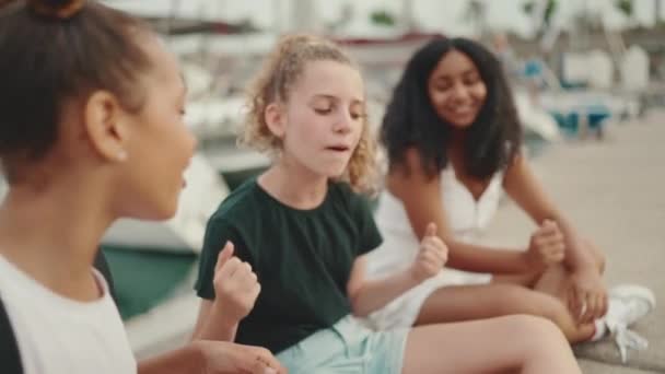 Laughing Three Girls Friends Pre Teenage Sitting Waterfront Ships Yachts — Stockvideo