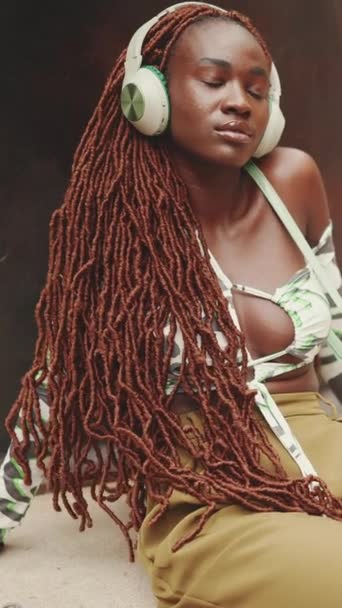 Vertical Video Gorgeous Woman African Braids Wearing Top Sits Headphones — Vídeos de Stock