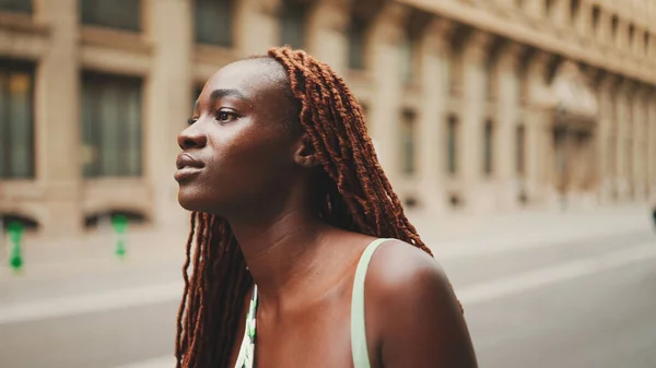 Gorgeous Woman African Braids Wearing Top Stands Sidewalk Next Road —  Fotos de Stock