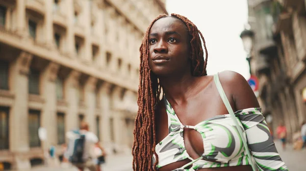 Gorgeous Woman African Braids Wearing Top Stands Sidewalk Next Road — Stockfoto