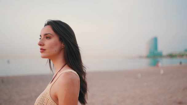 Profile Beautiful Brown Haired Woman Long Hair Stands Seascape Background — Vídeo de Stock