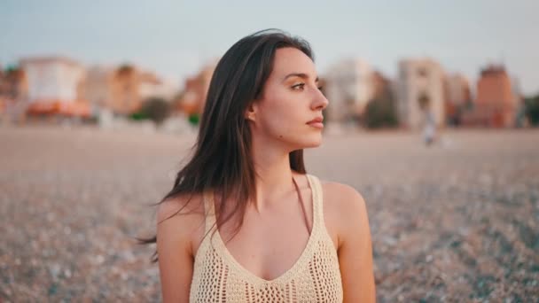 Beautiful Brown Haired Woman Long Hair Sitting Beach Gorgeous Girl — Vídeo de Stock