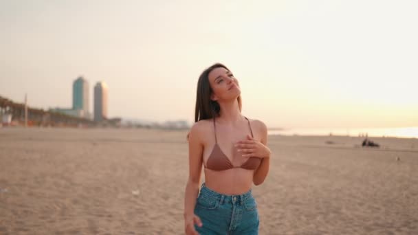 Slim Beautiful Brown Haired Woman Long Hair Dancing Standing Beach — Stock Video