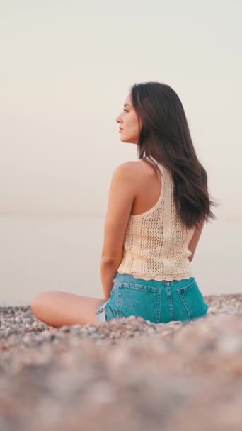 Vertical Video Profile Beautiful Brown Haired Woman Long Hair Sits — Vídeo de Stock