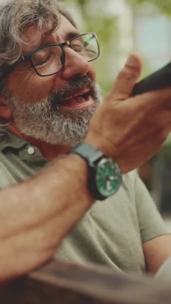 Vertical Video Clouse Middle Aged Man Gray Hair Beard Sits — Stock Video