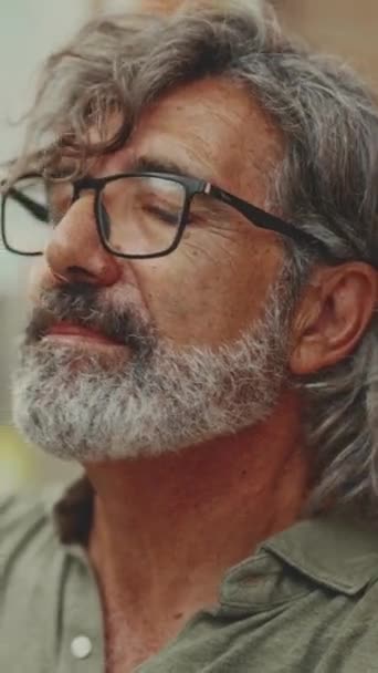 Vertical Video Close Thoughtful Middle Aged Man Gray Hair Beard — Stockvideo