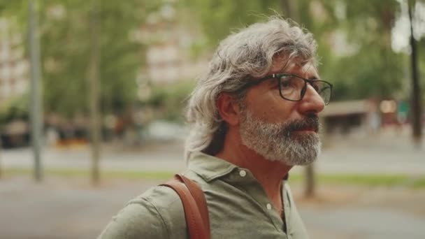 Clouse Profile Middle Aged Man Gray Hair Beard Walks Turns — Video