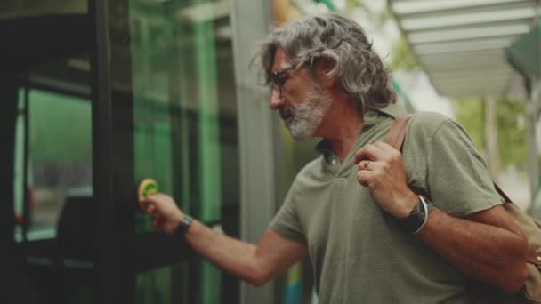 Profile Middle Aged Man Gray Hair Beard Wearing Casual Clothes — 图库视频影像