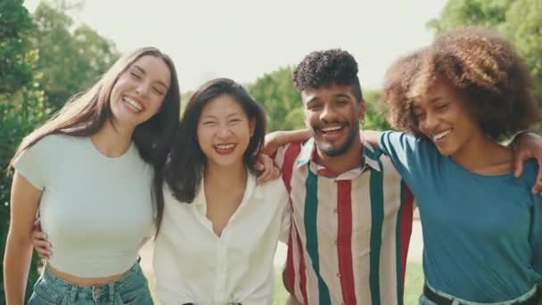 Happy Multiethnic Young People Enjoy Hugs Posing Camera Picnic Summer — Vídeos de Stock