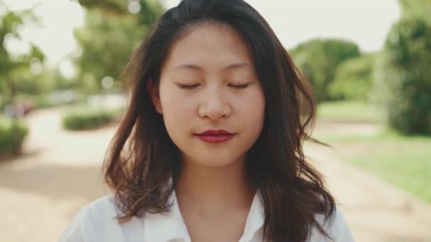 Close Young Asian Smiling Woman Long Brown Hair Wearing White — Vídeo de Stock