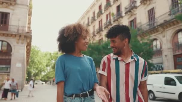 Young Multiethnic Couple Walk Laughing Street Warm Summer Day Meeting — Vídeos de Stock