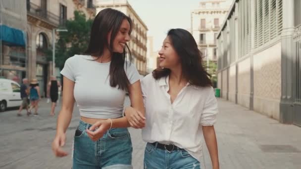 Young Multiethnic Women Walk Laughing Street Warm Summer Day Old — 图库视频影像