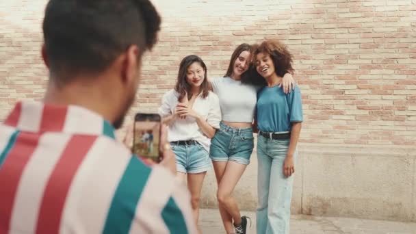 Happy Lovely Multiethnic Young People Posing Camera Taking Photo Summer — 图库视频影像