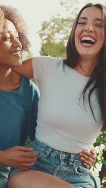 Vertical Video Happy Multiethnic Young Women Talking While Sitting Park — Stok Video