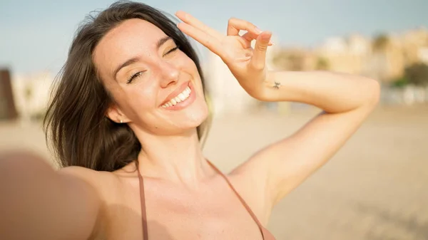 Clouse Beautiful Brown Haired Woman Long Hair Uses Mobile Phone — Zdjęcie stockowe