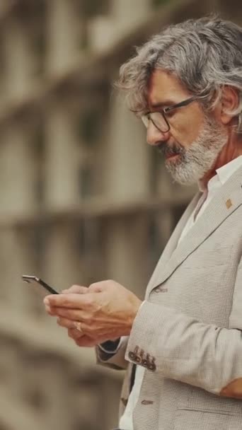 Vertical Video Profile Mature Businessman Beard Eyeglasses Wearing Gray Jacket — Vídeos de Stock