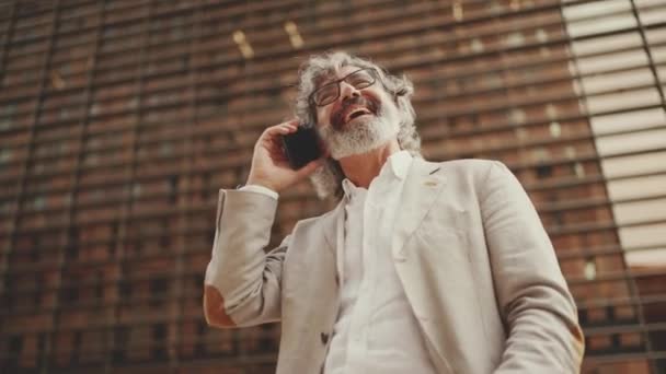 Mature Businessman Beard Eyeglasses Wearing Gray Jacket Using Cell Phone — ストック動画