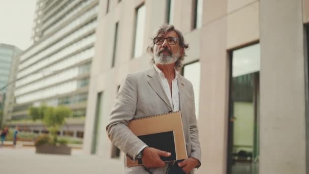 Mature Businessman Beard Eyeglasses Wearing Gray Jacket Holding Folder Business — 비디오