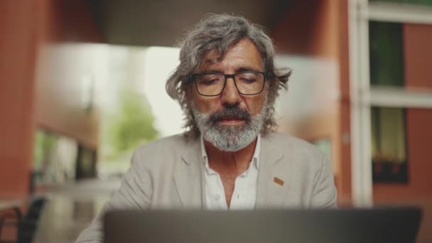 Mature Businessman Beard Eyeglasses Sits Cafe Middle Aged Manager Successful — Vídeo de Stock