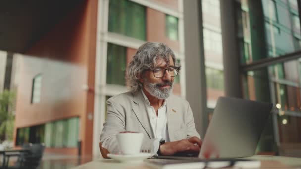 Mature Businessman Beard Eyeglasses Wearing Gray Jacket Sits Cafe Middle — Vídeo de Stock