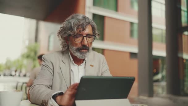Mature Businessman Beard Eyeglasses Wearing Gray Jacket Working Tablet Sitting — Vídeo de Stock